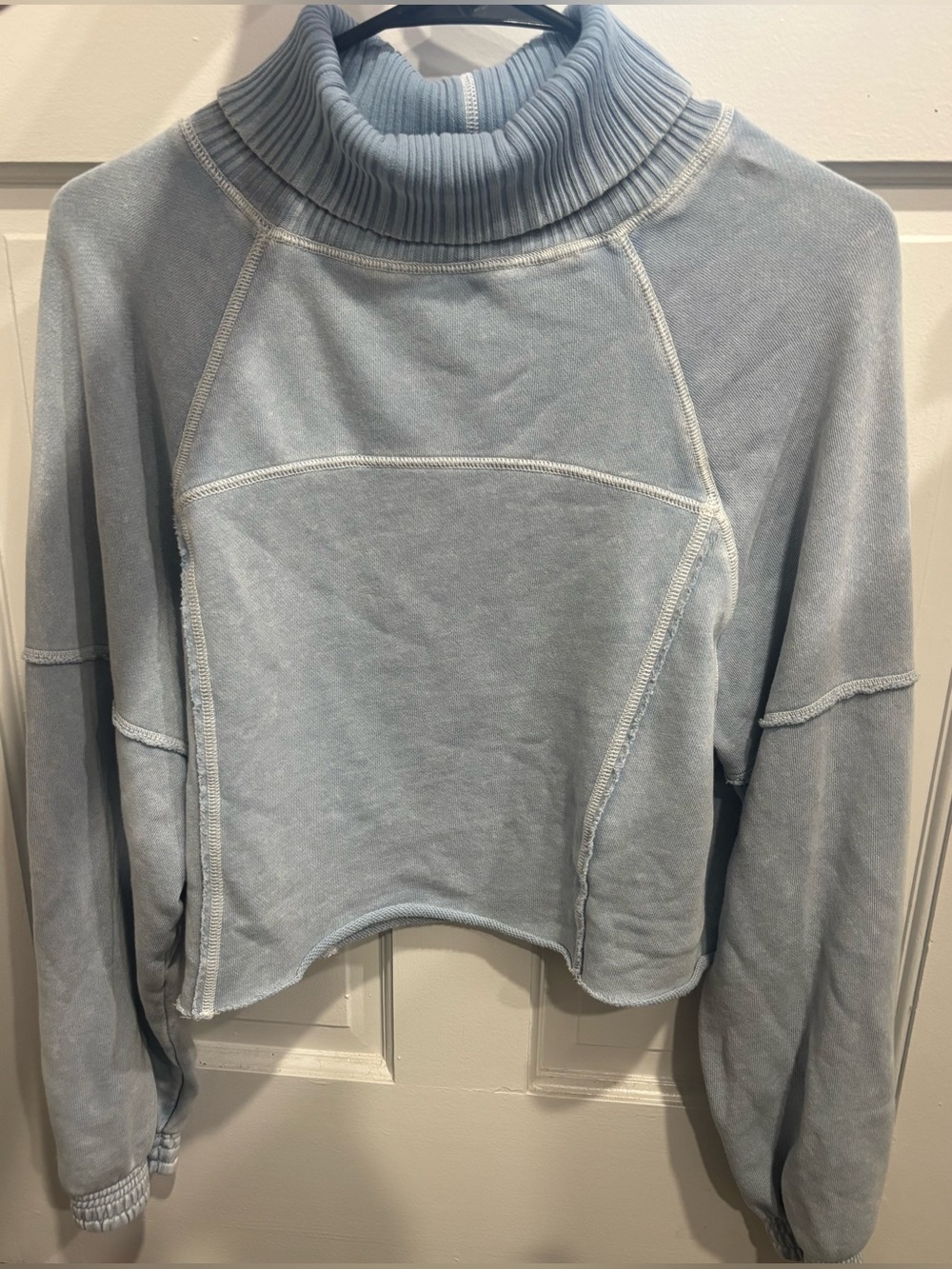 Aerie New Heights Turtleneck Cropped Sweatshirt in Cloud Wash